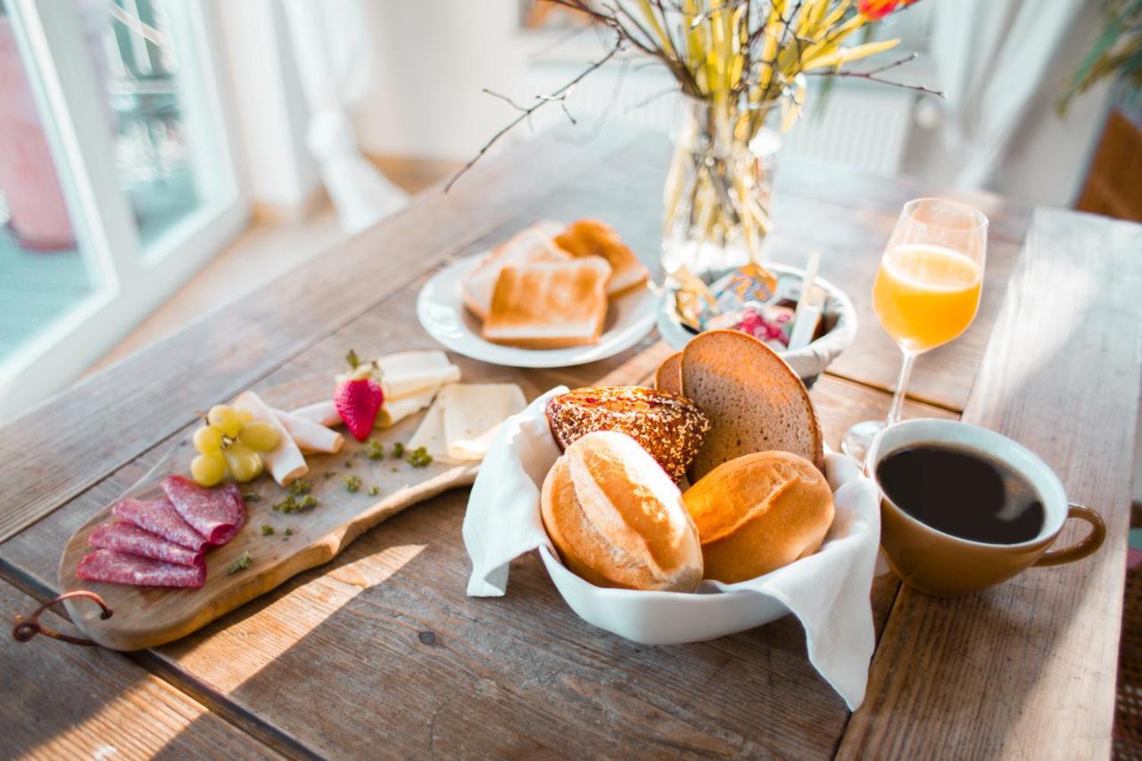 Bed & Breakfast Unter Den Linden Hungen Exterior foto